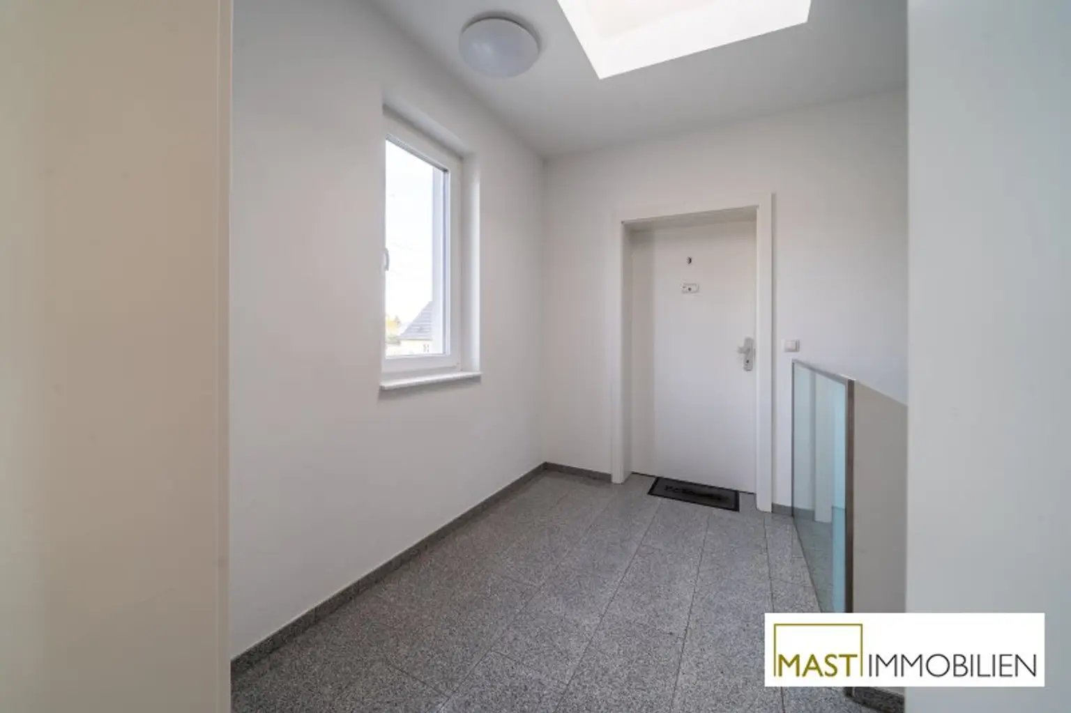 direkt im Herzen von Strasshof: moderne Wohnung mit Balkon und hochwertiger Ausstattung *sofort bezugsbereit
