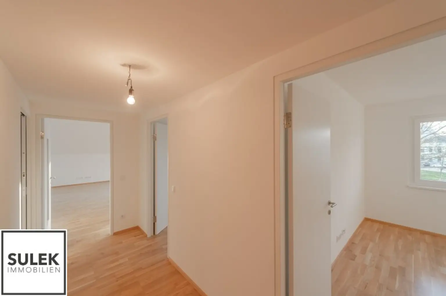 Wohnen in Hirschstetten: großzügige Familien-Wohnung (3-Zimmer) mit Balkon und Grünblick ** ab 01.12 verfügbar