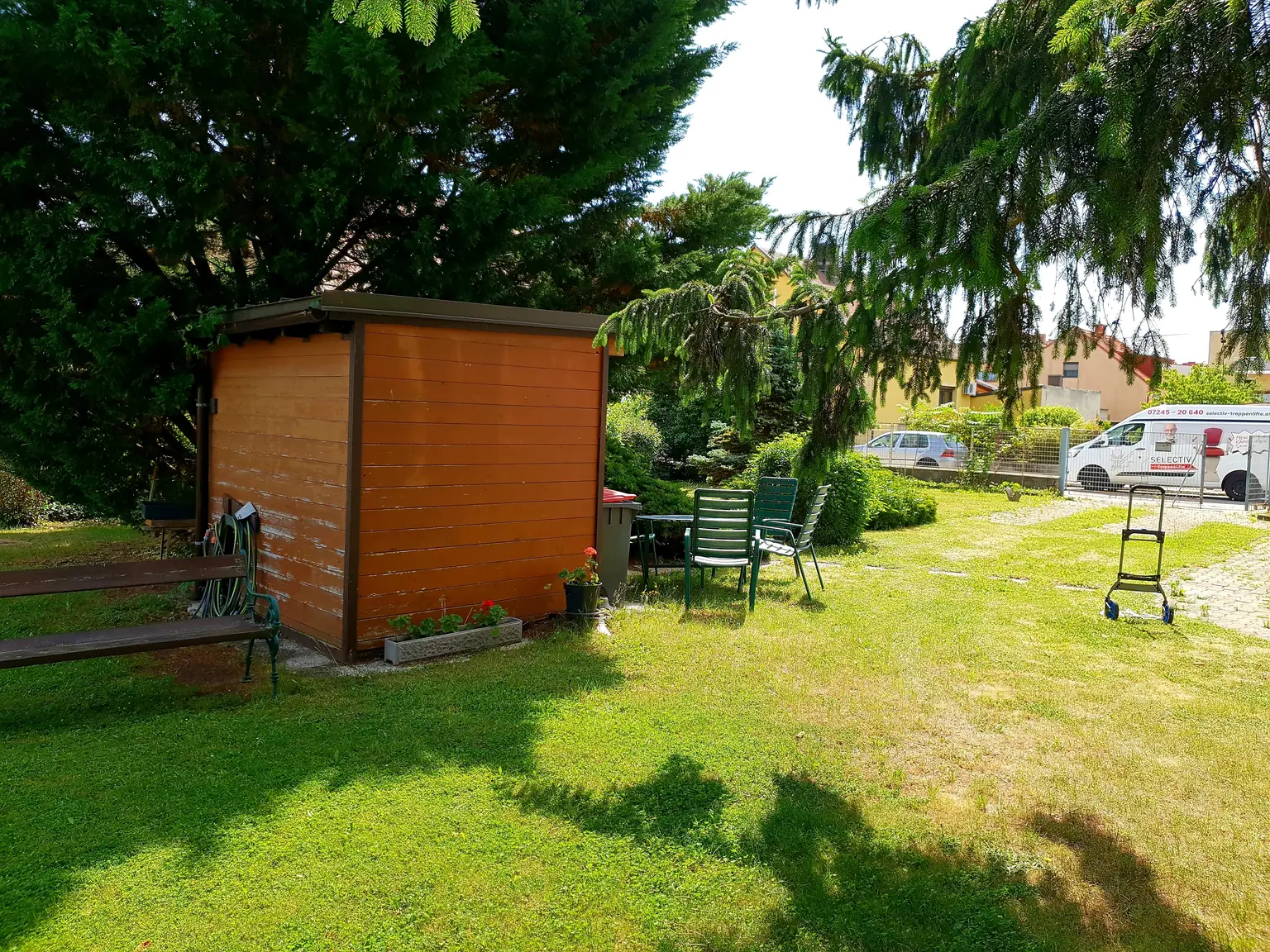 Zweifamilienhaus mit großem Garten zu verkaufen!