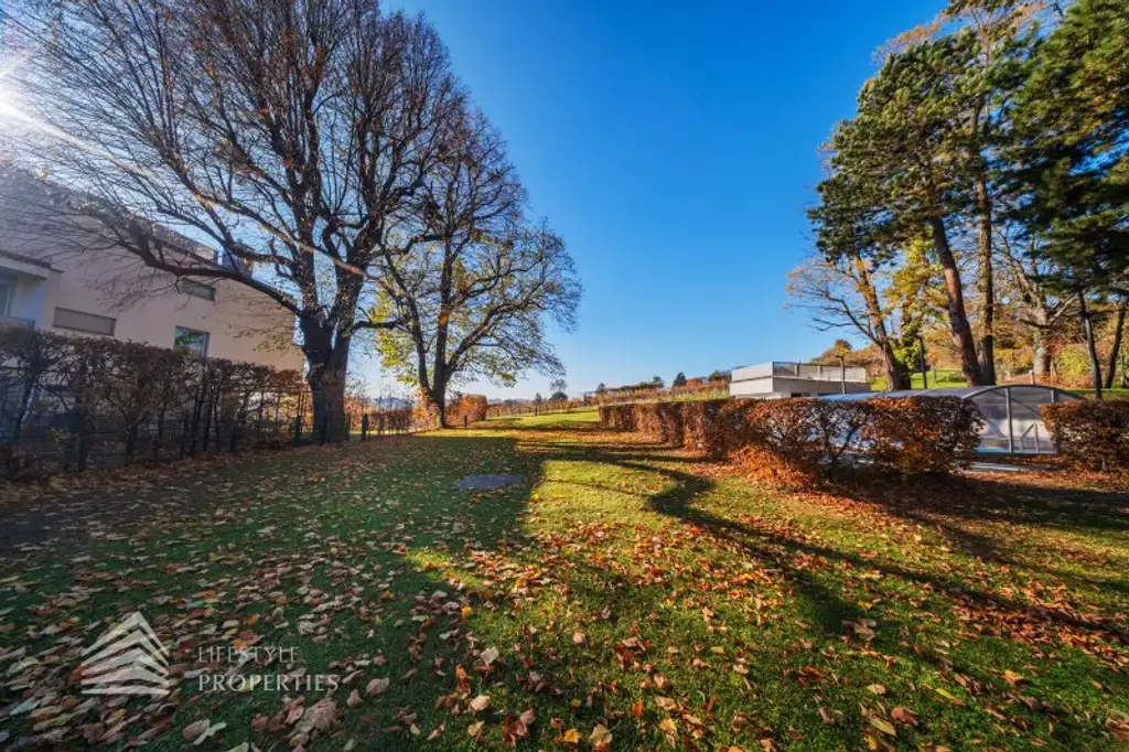 Wunderschöne 5 - Zimmer Wohnung mit Terrasse und Garten