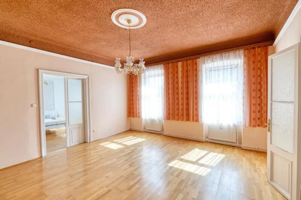 Charmantes Gründerzeithaus im Herzen von Gaweinstal mit angrenzendem Anlageobjekt