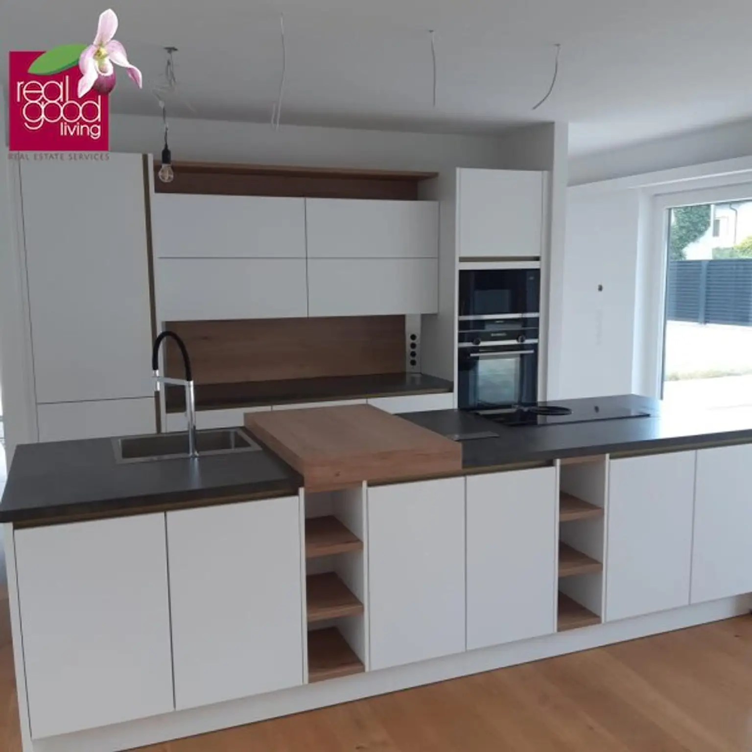 Villa mit Pool, voll unterkellert – mit Top-Ausstattung