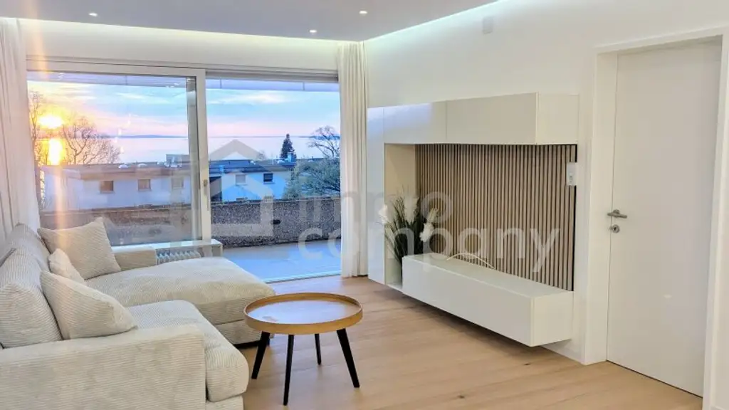 Exklusive 2-Zimmer-Wohnung mit Seeblick - Süd-West-Terrasse & moderner Einrichtung!