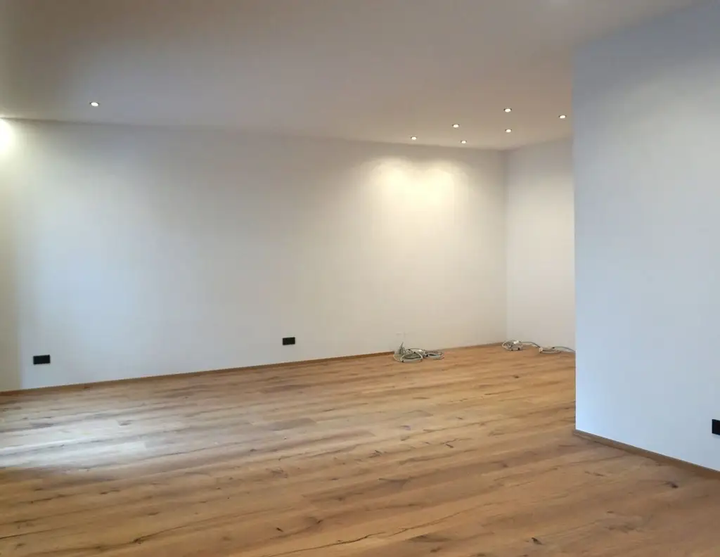 PROVISIONSFREI: FAMILIENFREUNDLICHE 4-ZIMMERWOHNUNG MIT TERRASSEN UND GARTEN