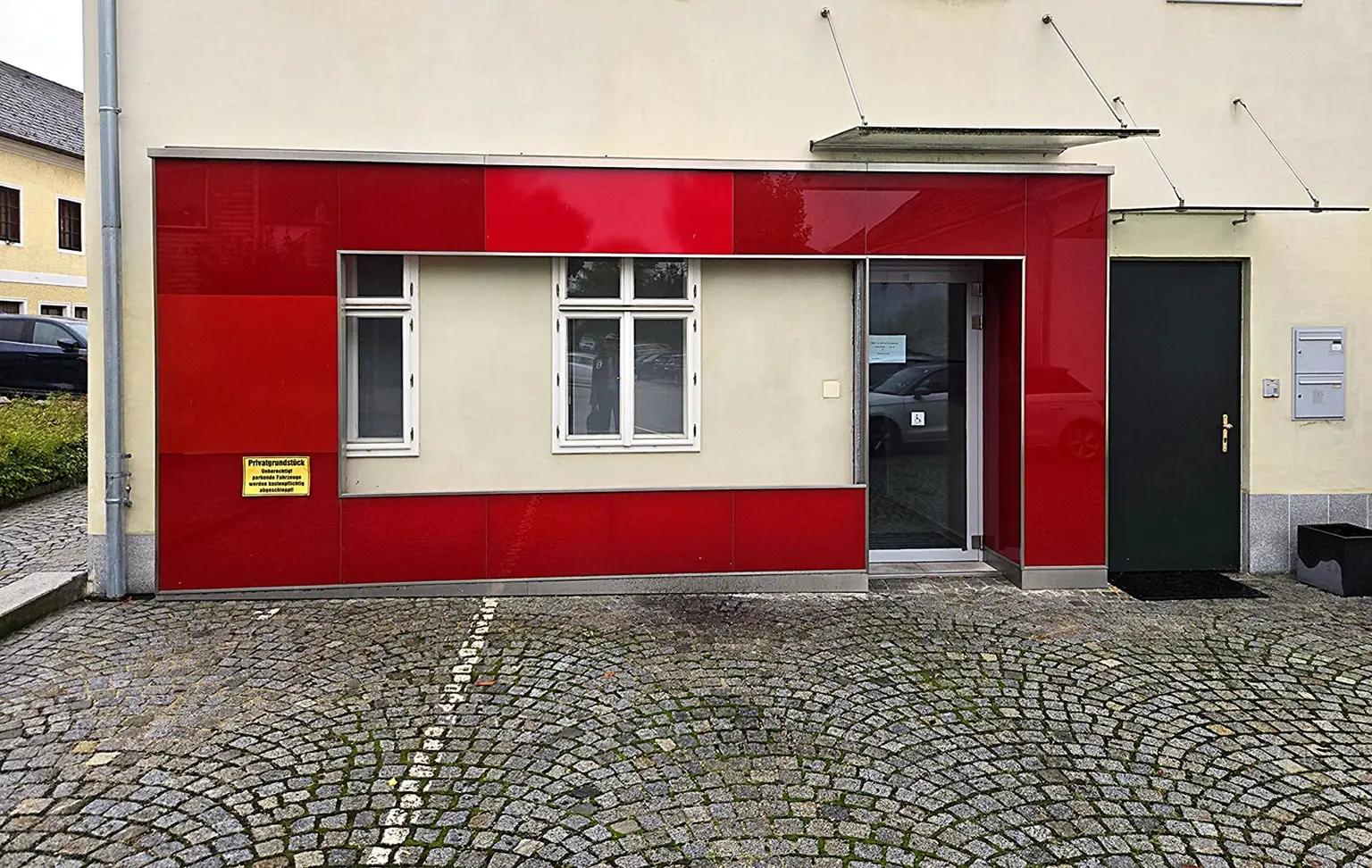 Freundliche Geschäftsräumlichkeit, Büro, Ordination oder Kanzlei im Erdgeschoss im Zentrum Haag zu mieten