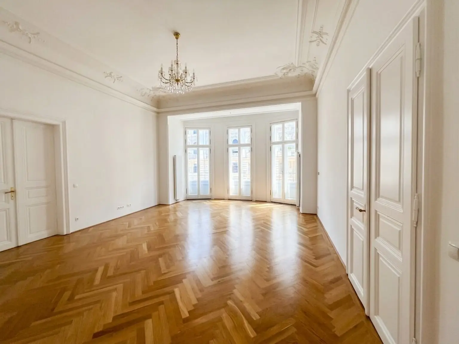 Prunkvolle Altbau-Wohnung im repräsentativen Haus / Wonderful apartment in a representative building