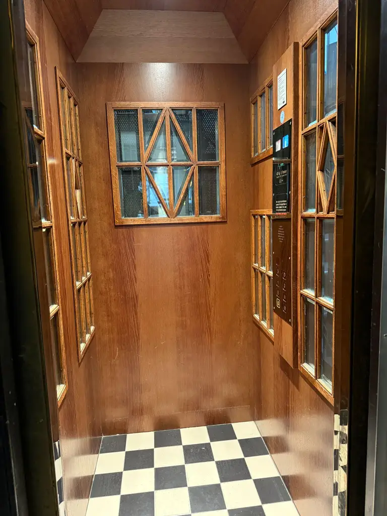 Stilvolle Altbauwohnung ca.106m² mit Balkon in Toplage 1070 Wien!