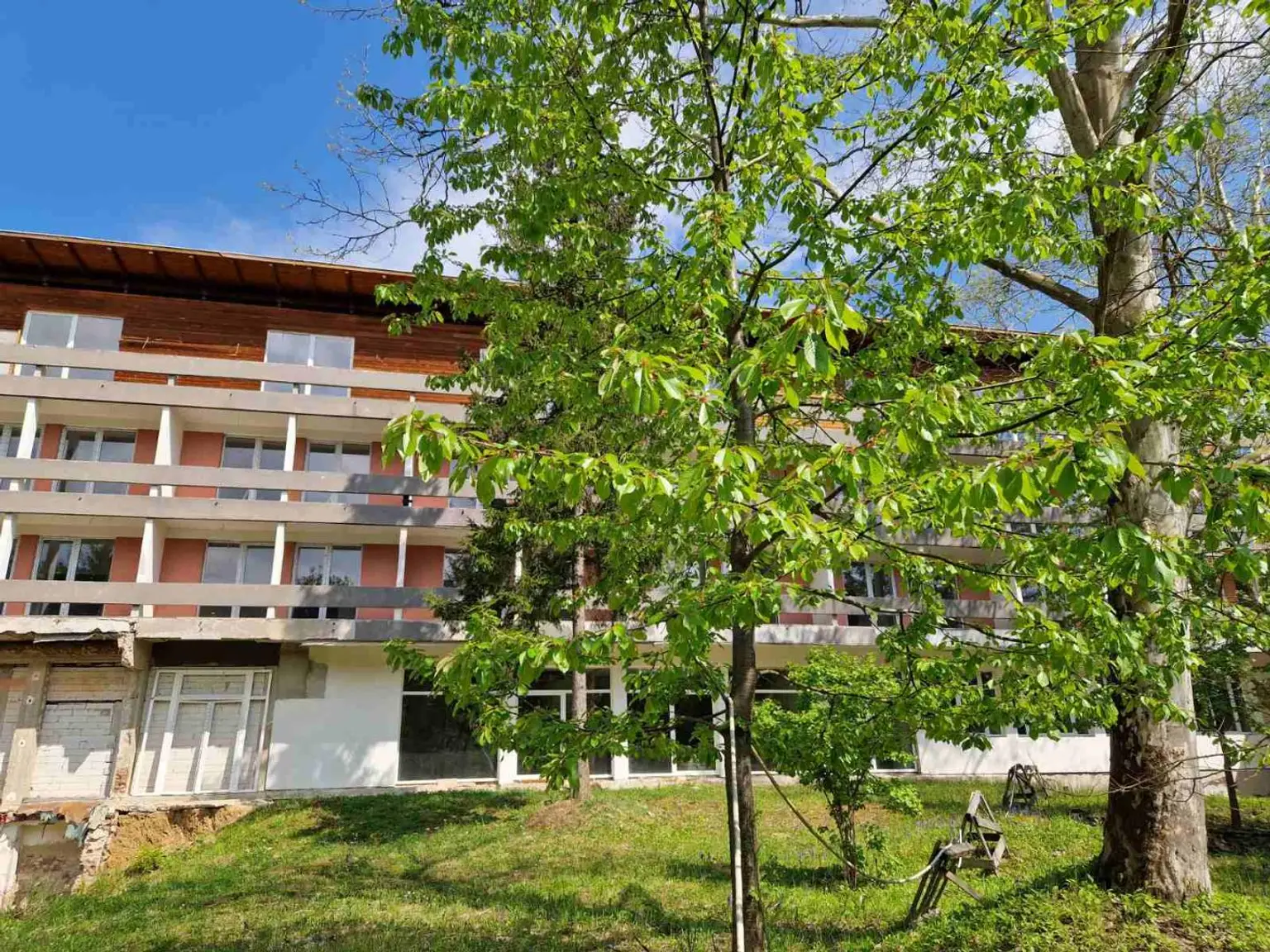 Bükkszék Hotel, Liegenschaft1