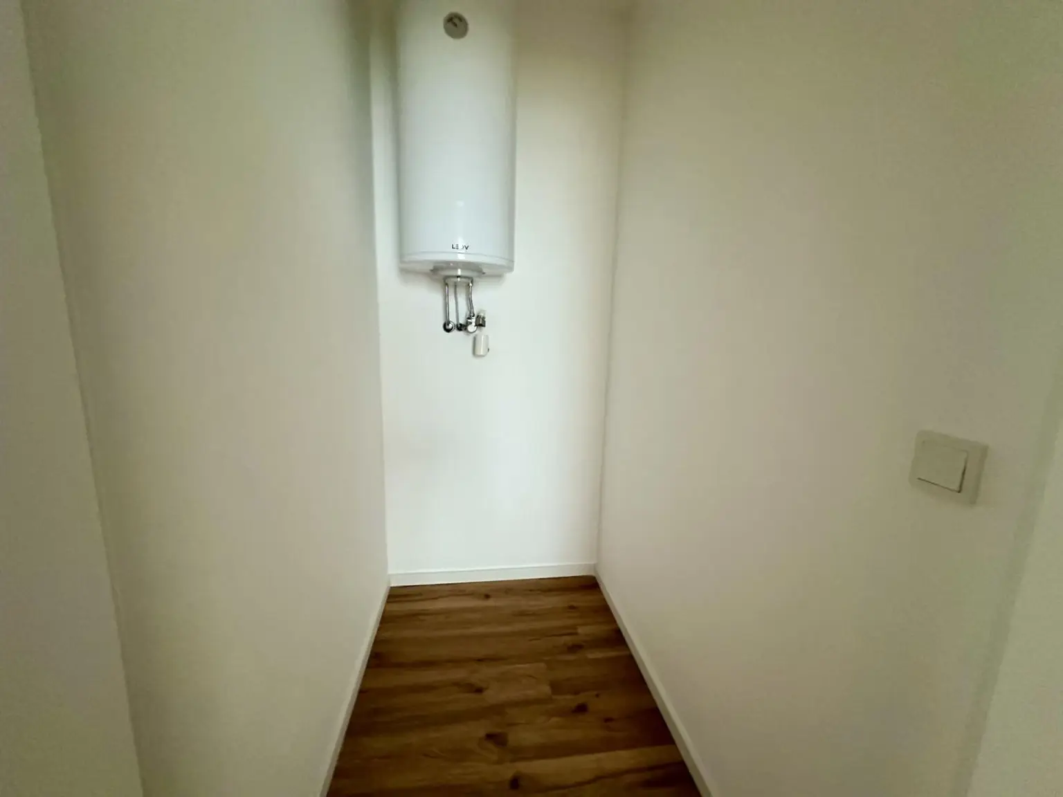 Erstbezug! Top 6! Wunderschöne zentrumsnahe 3-Zimmer Wohnung mit Balkon!