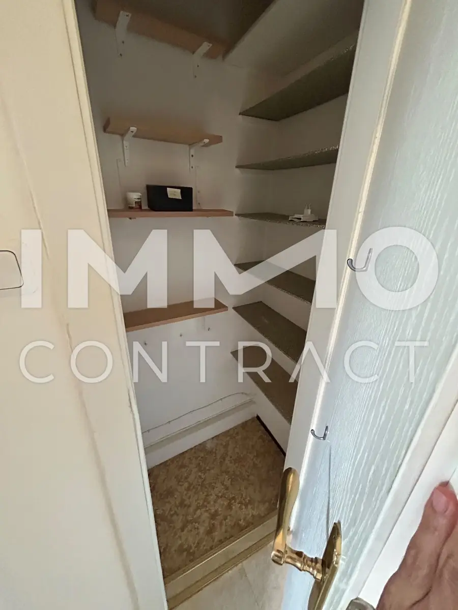 VERSCHÖNERUNG NOTWENDIG ! TOPLAGE MAUER: 2 Zimmer, Küche im DG ! SUPER ANLAGE !