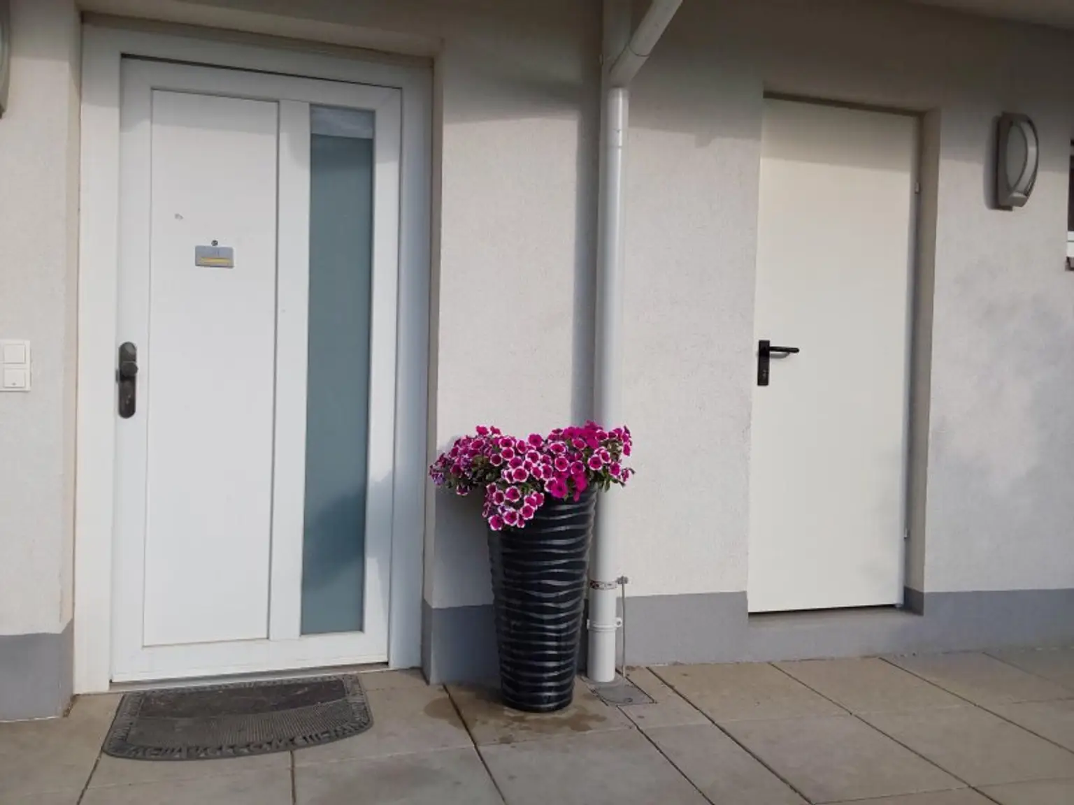 Traumhafte Gartenwohnung in Vösendorf: 81m², Terrasse, Stellplatz und sitzen in Grünen!