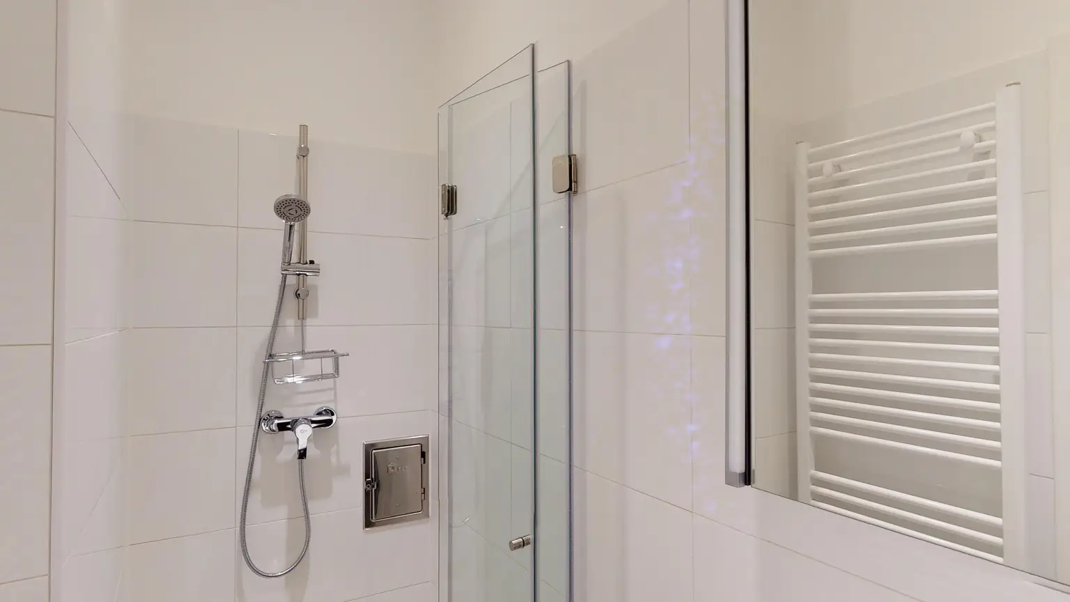 Zwölfergasse: KURZZEITmiete (6 Monate) - Liebevoll möbliertes Studio/Singleapartment