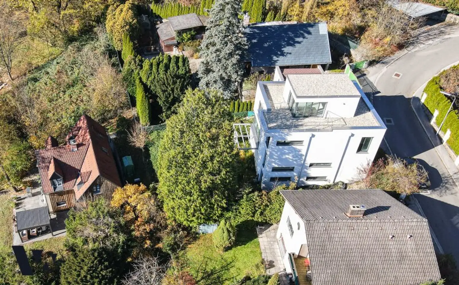 EXKLUSIVE VILLA AM RANDE DES WIENERWALDS | PANORAMABLICK & SÜDHANGLAGE