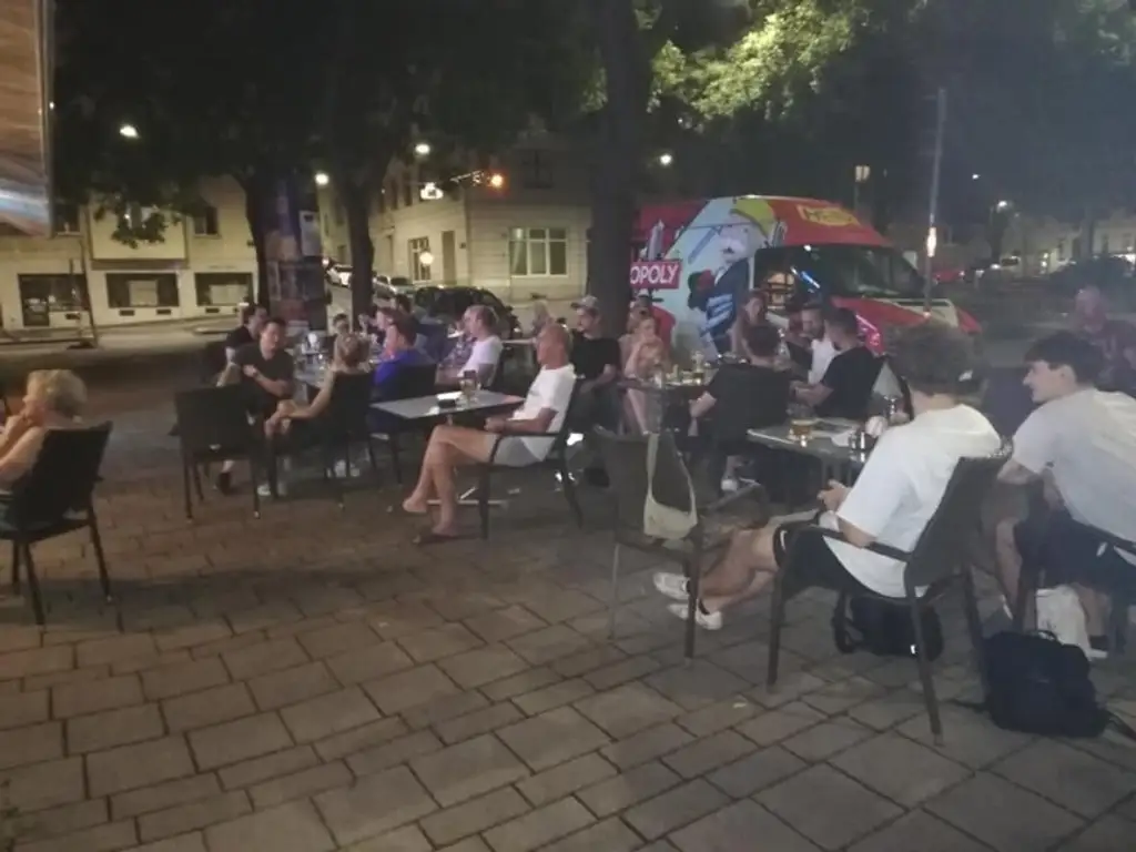 PACHTLOKAL BAR PUB MIT GROSSEM GARTEN GASTROTEL IMMOBILIEN