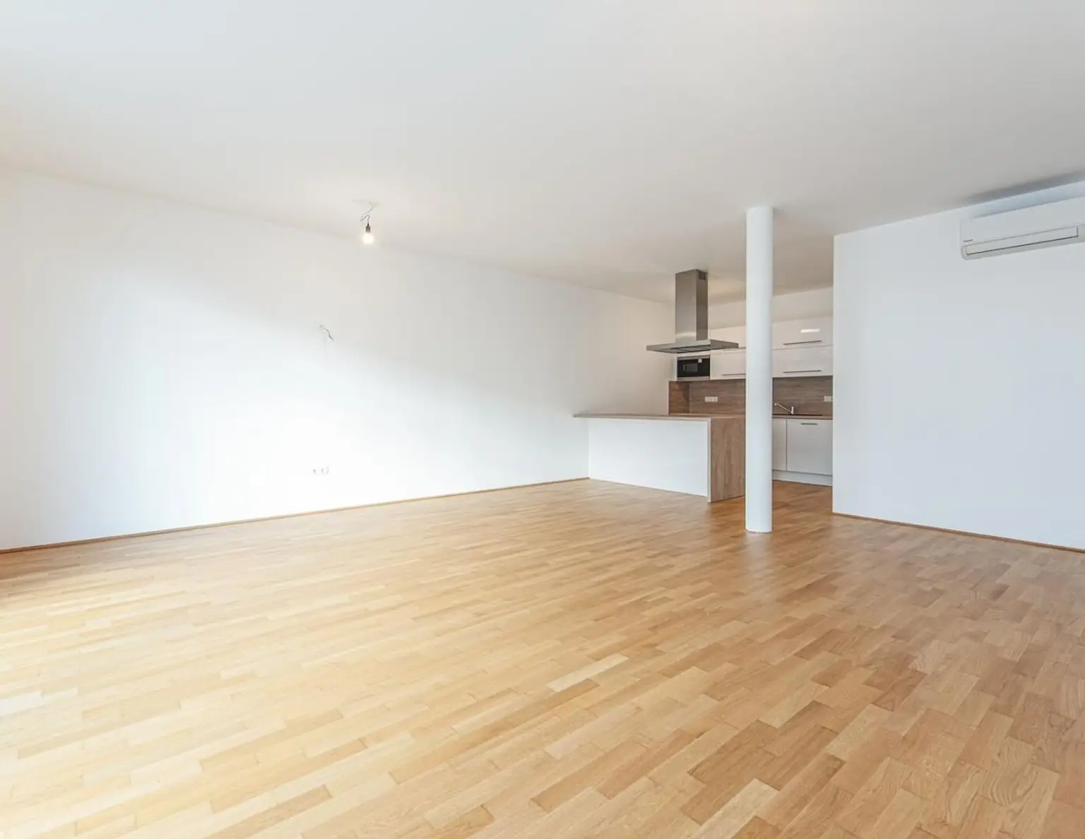 Ab Oktober! Nahe U3! Terrasse mit Weitblick! Prima 3-Zimmer-Wohnung zu vermieten!