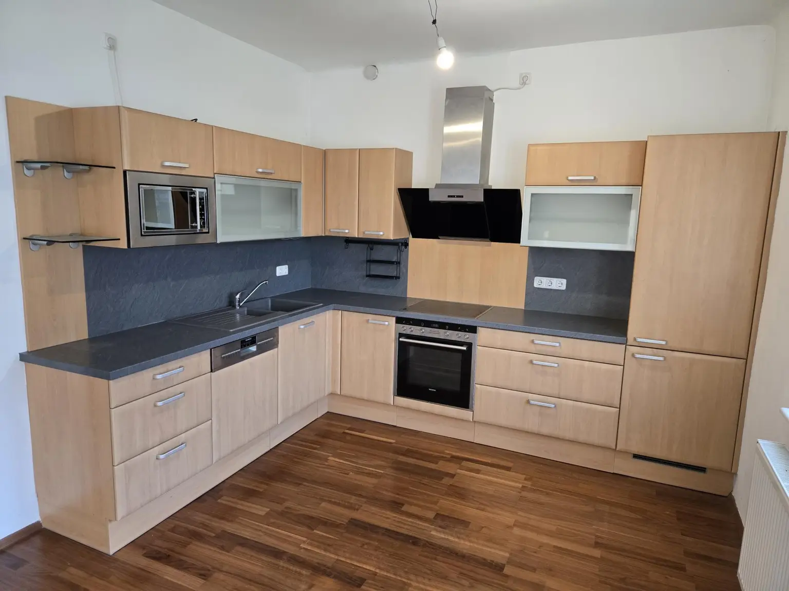 Wohnküche (vollmöbliert)