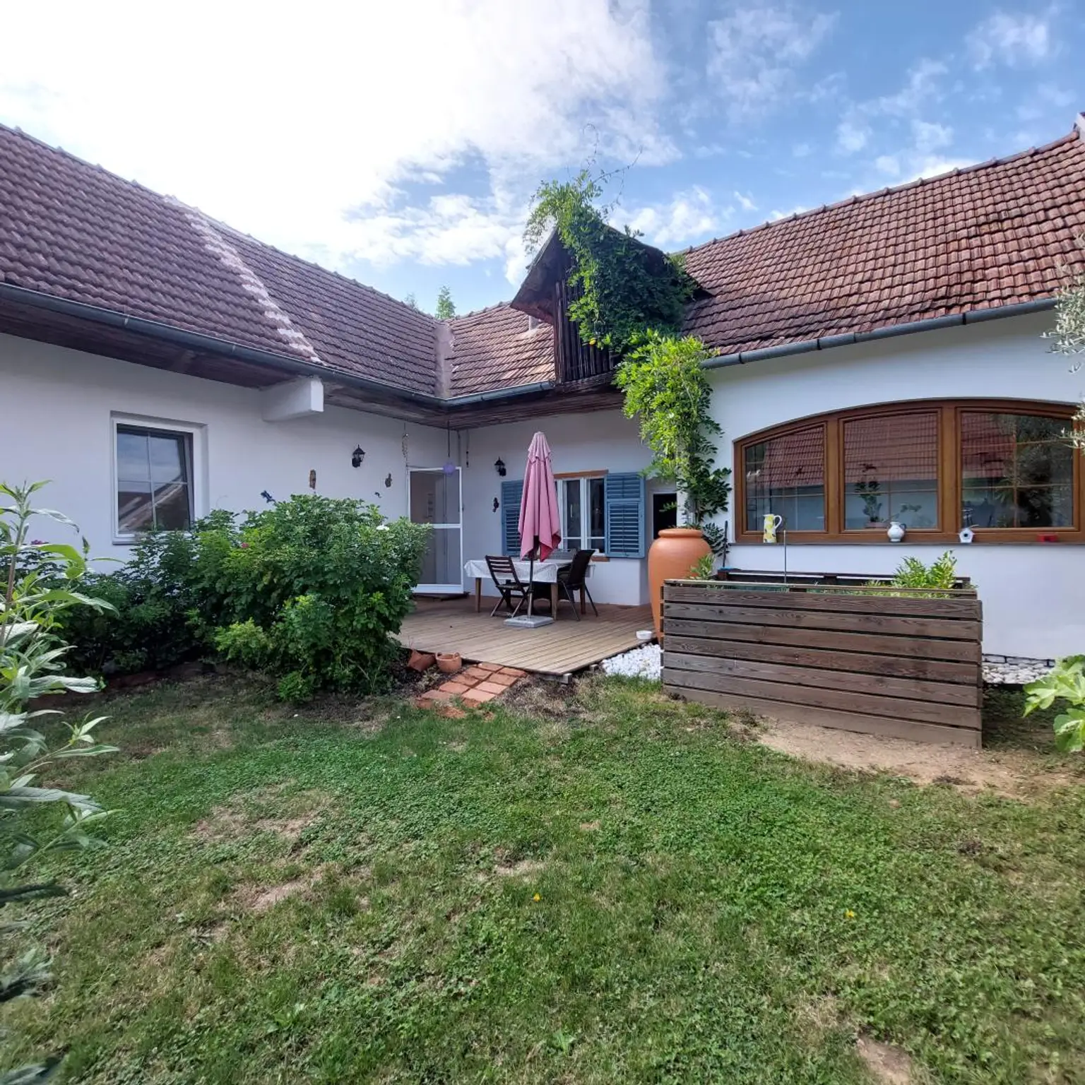 Wunderschönes, liebevoll und stilvoll saniertes Bauernhaus mit zwei Ferienappartements