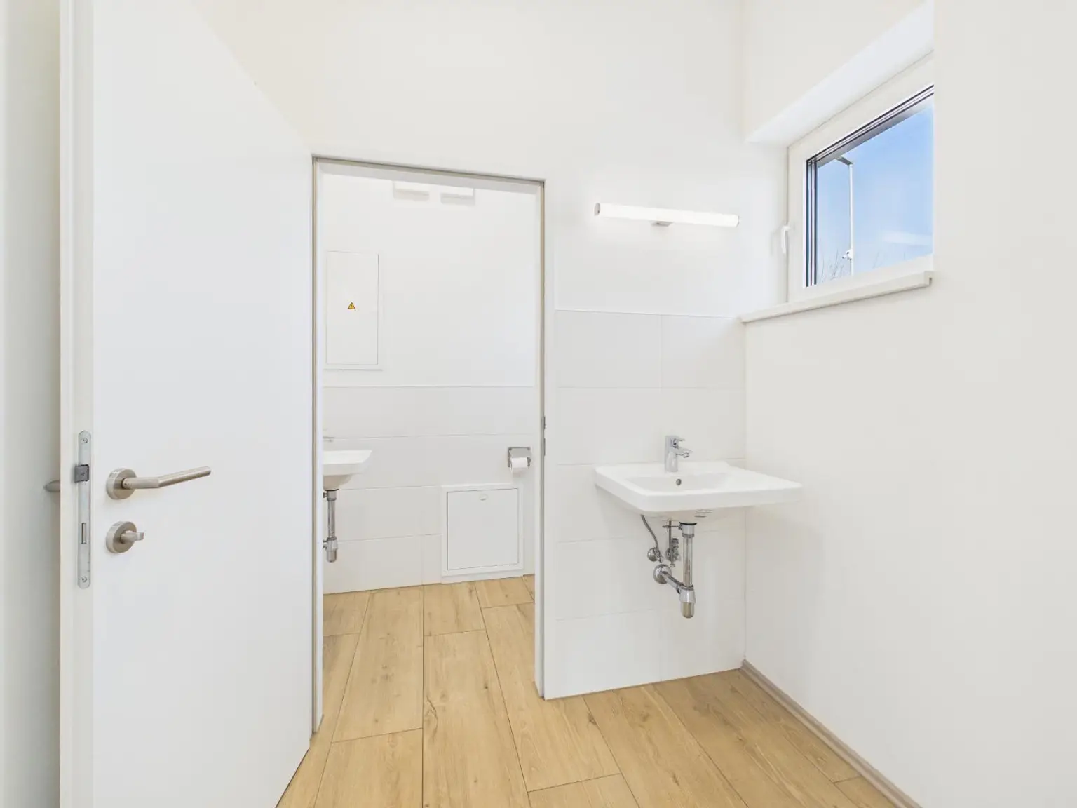 Vorraum zum Sanitärraum