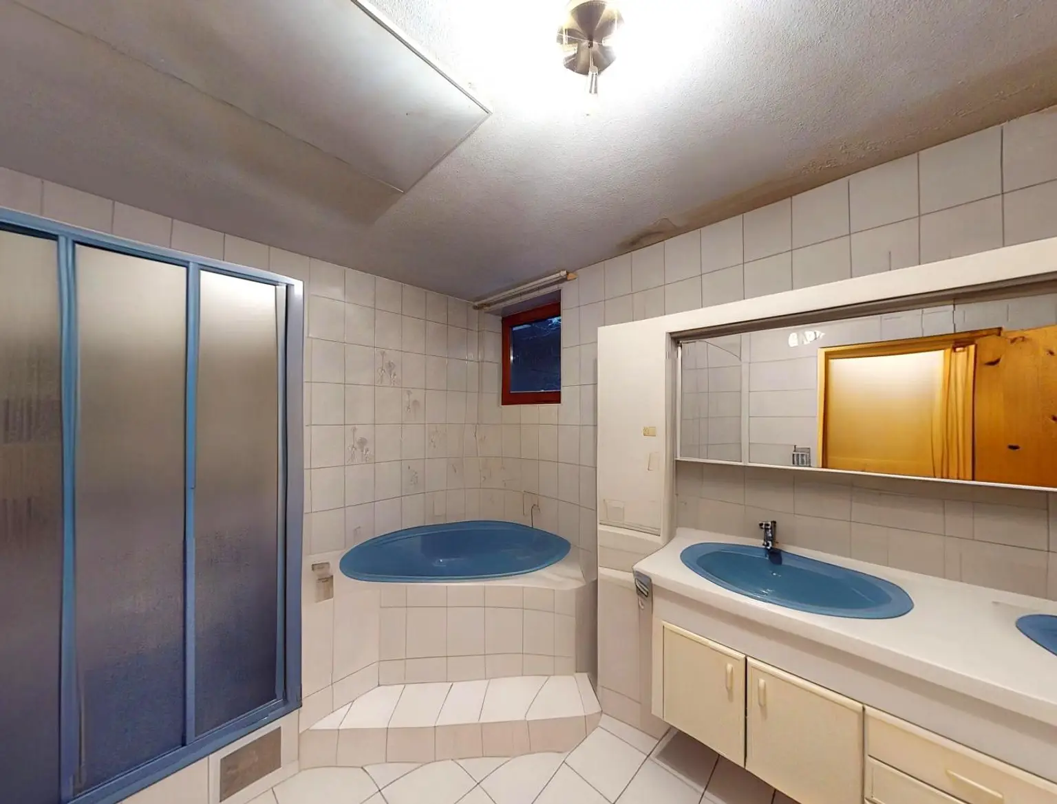 Sonnigste Lage Landecks mit traumhafter Aussicht – Haus mit viel Potenzial!