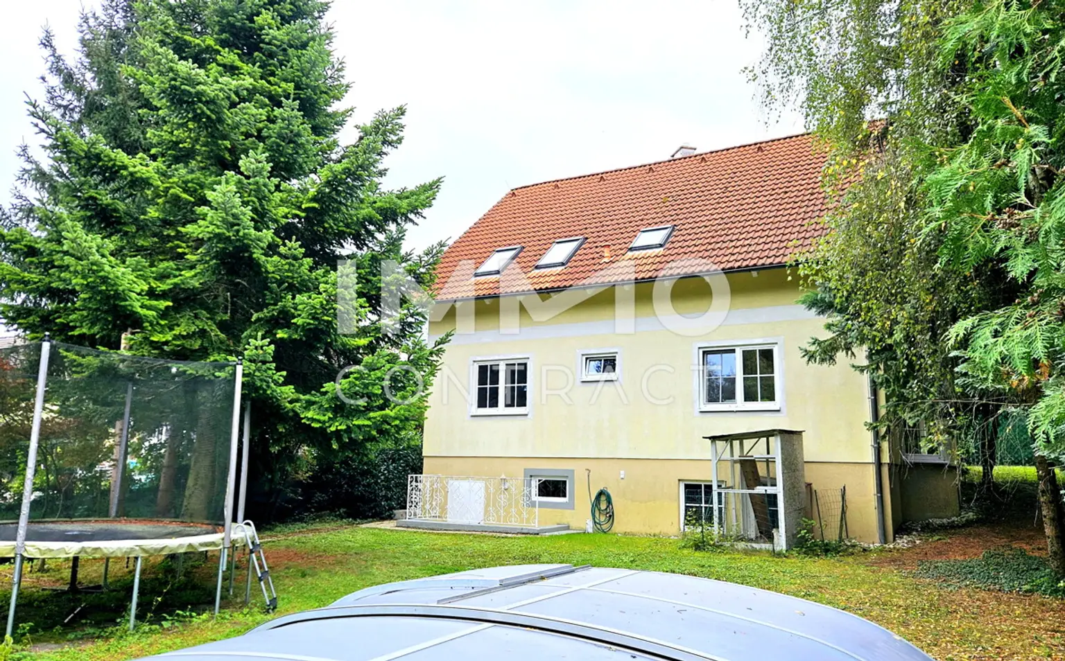 Familienfreundliches, lichtdurchflutetes  Traumhaus: 4 Schlafzimmer, Pool, Sauna und Gartenidylle