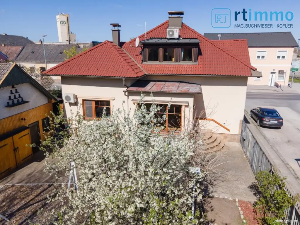 IHR FAMILIENDOMIZIL: KLIMATISIERTE GERÄUMIGE STADTVILLA MIT SCHÖNEM GARTEN, NEBENGEBÄUDEN UND SPIELPLATZ