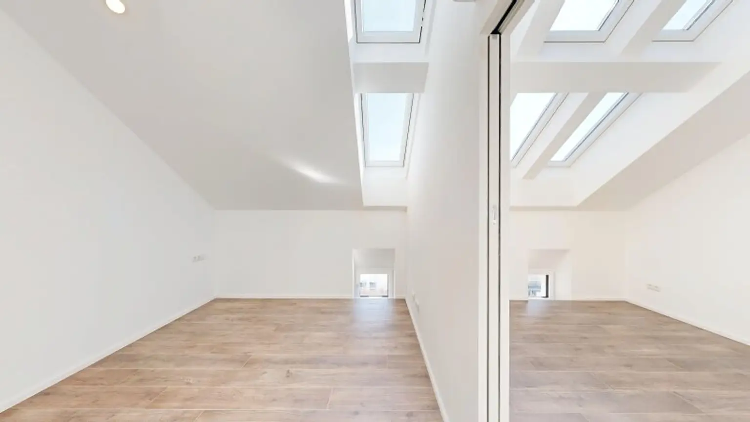 Moderne 2-Zimmer Dachgeschosswohnung | Terrasse | Klimaanlage | Nähe Café Hummel | Erstbezug