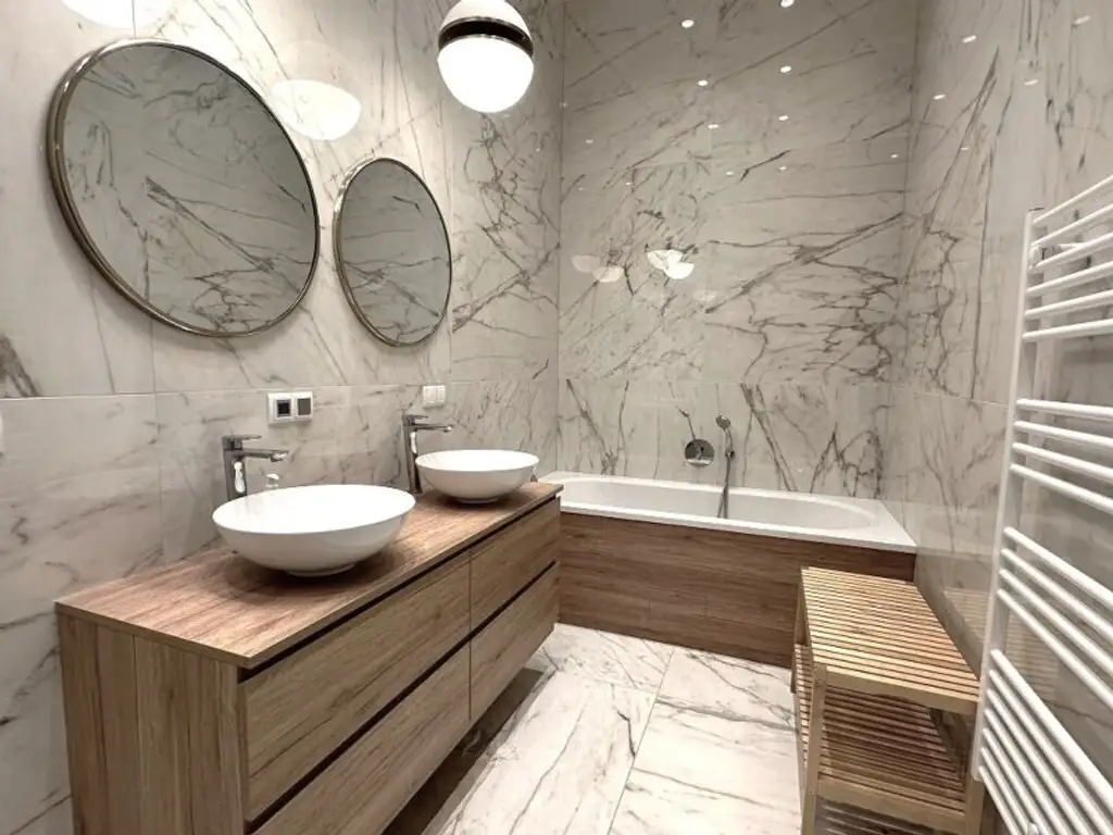 MÖLLWALDPLATZ, U1-NÄHE, 124 m2 ALTBAU, Wohnküche, 2 Zimmer, klimatisiert, 2 Bäder, Parketten, Loggia, 1. Liftstock, provisionsfrei