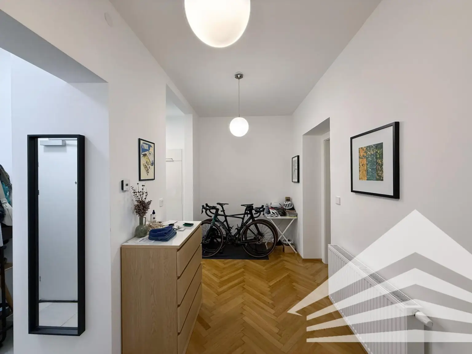Großzügige 2 Zimmerwohnung mit Innenhofbalkon und moderner Einbauküche!