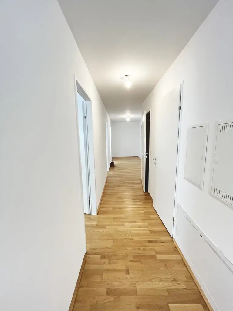 Q11 Leben in Simmering - 
Lichtdurchflutete Balkonwohnung mit 4 Zimmern und Deckenkühlung!