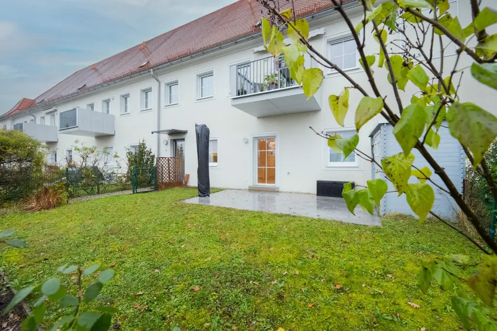 93,78 m² WOHNFLÄCHE – 72,32 m² GARTEN/TERRASSE – SOFORT VERFÜGBAR! Moderne Erdgeschosswohnung mit Garten/Terrasse und Parkplatz in zentraler Ruhelage!