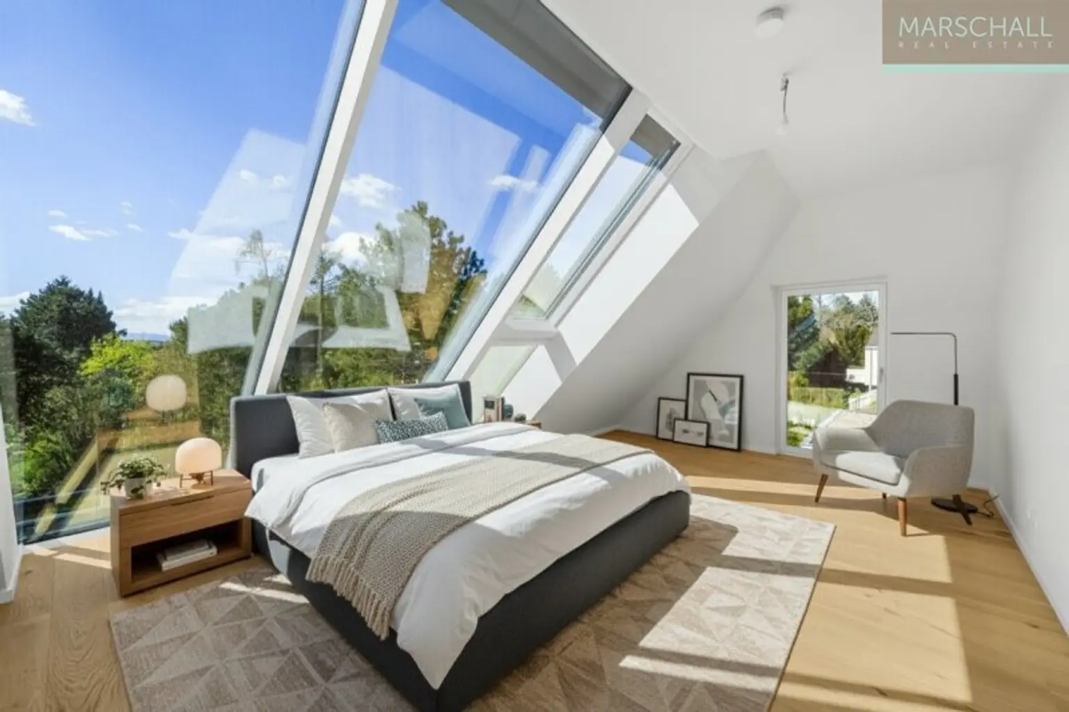 Wunderschönes Penthouse mit herrlichem Blick und Dachterrasse in Prestige Lage