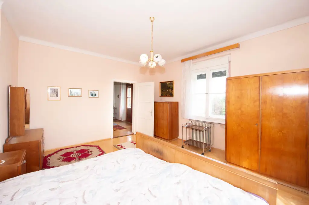 Ein Anwesen voller Möglichkeiten – großzügiges Haus mit Traumgrundstück