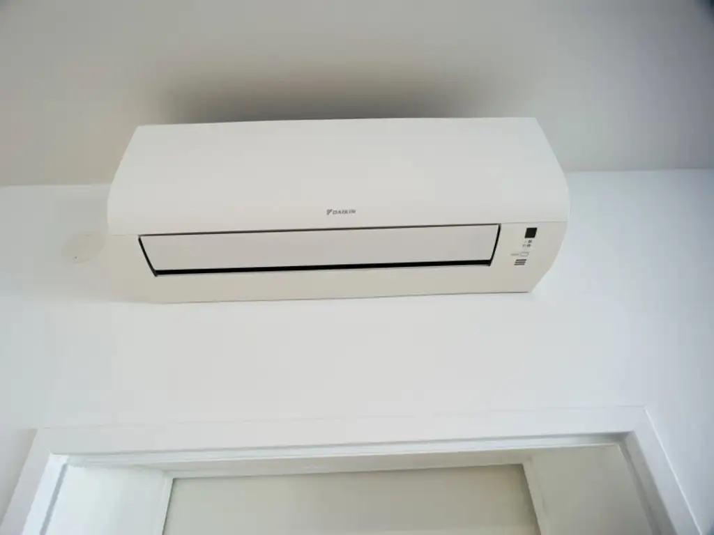 Vielseitig nutzbare, sanierte Praxis / Wohnung in zentraler Bahnhofsnähe in Brunn am Gebirge – Kauf oder Miete möglich!