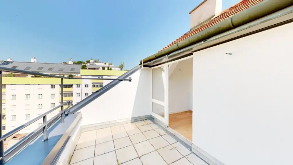 PROVISIONSFREI--Bezaubernde Dachgeschosswohnung | Erstbezug nach Sanierung | Klimaanlage | Terrasse | Lift