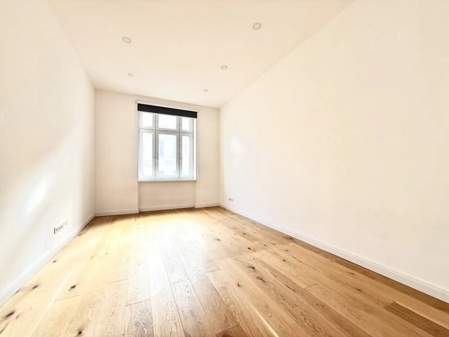 TOP LAGE SIEVERING: Sonnige, kernsanierte Wohnung I Kochinsel & Kamin I Fußbodenheizung & Sonnenschutz I großzügiges & helles Badezimmer I nähe Obkirchergasse