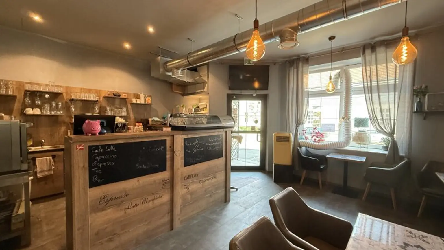 Gastronomielokal zur Miete: Bar, Kaffe, Imbiss, Konditorei mit hofseitigem Gastgarten und Betriebsanlagengenehmigung bis 02:00!