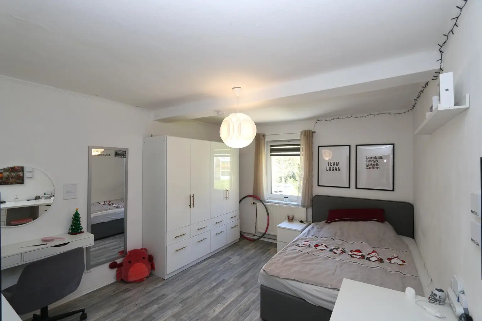 Zimmer 1 Wohnung 1 OG