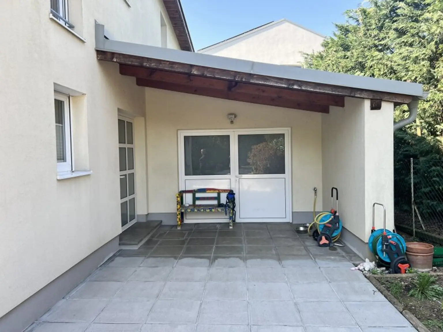 Moderne, zentrumsnahe Familienvilla mit großem Garten in gefragter Grünruhelage (!)