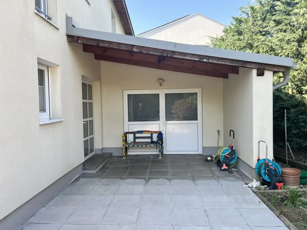 Moderne, zentrumsnahe Familienvilla mit großem Garten in gefragter Grünruhelage (!)