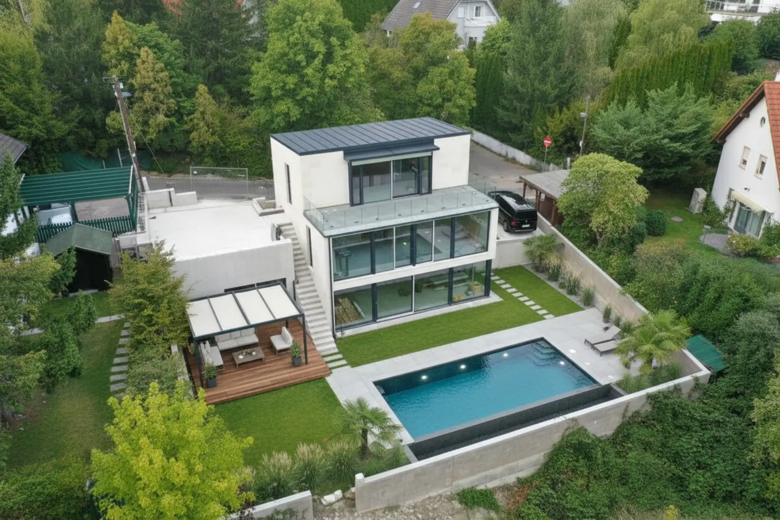 Neuwaldegg Hideaway: Neubau mit Pool, großem Garten & Naturstein
