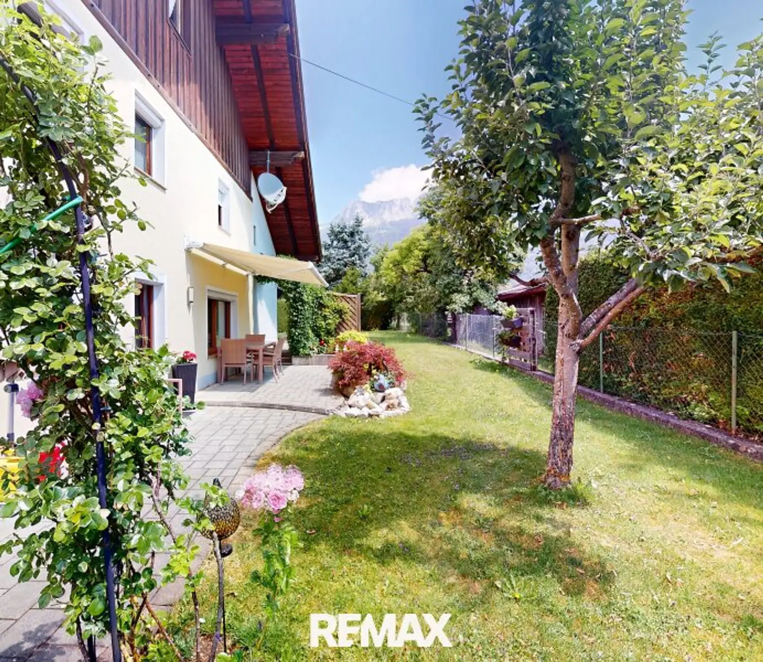 Pflach - Haus - Grünfläche-Terrasse