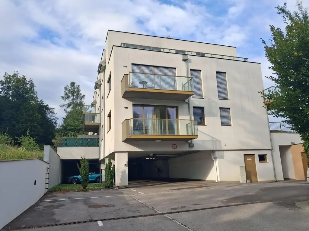 "Waldblick - Single-Balkonwohnung am Riederberg mit Parkplatz"