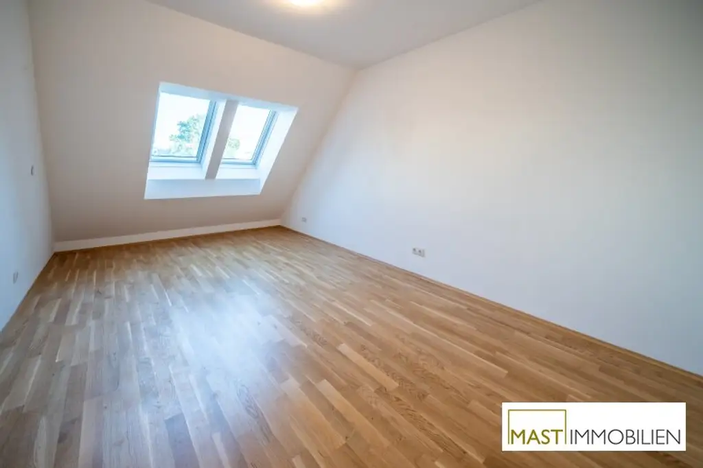 Lichterfüllter 3-Zimmer-Traum mit Balkon, teils hohen Decken & charmanten Schrägen in Breitenlee
