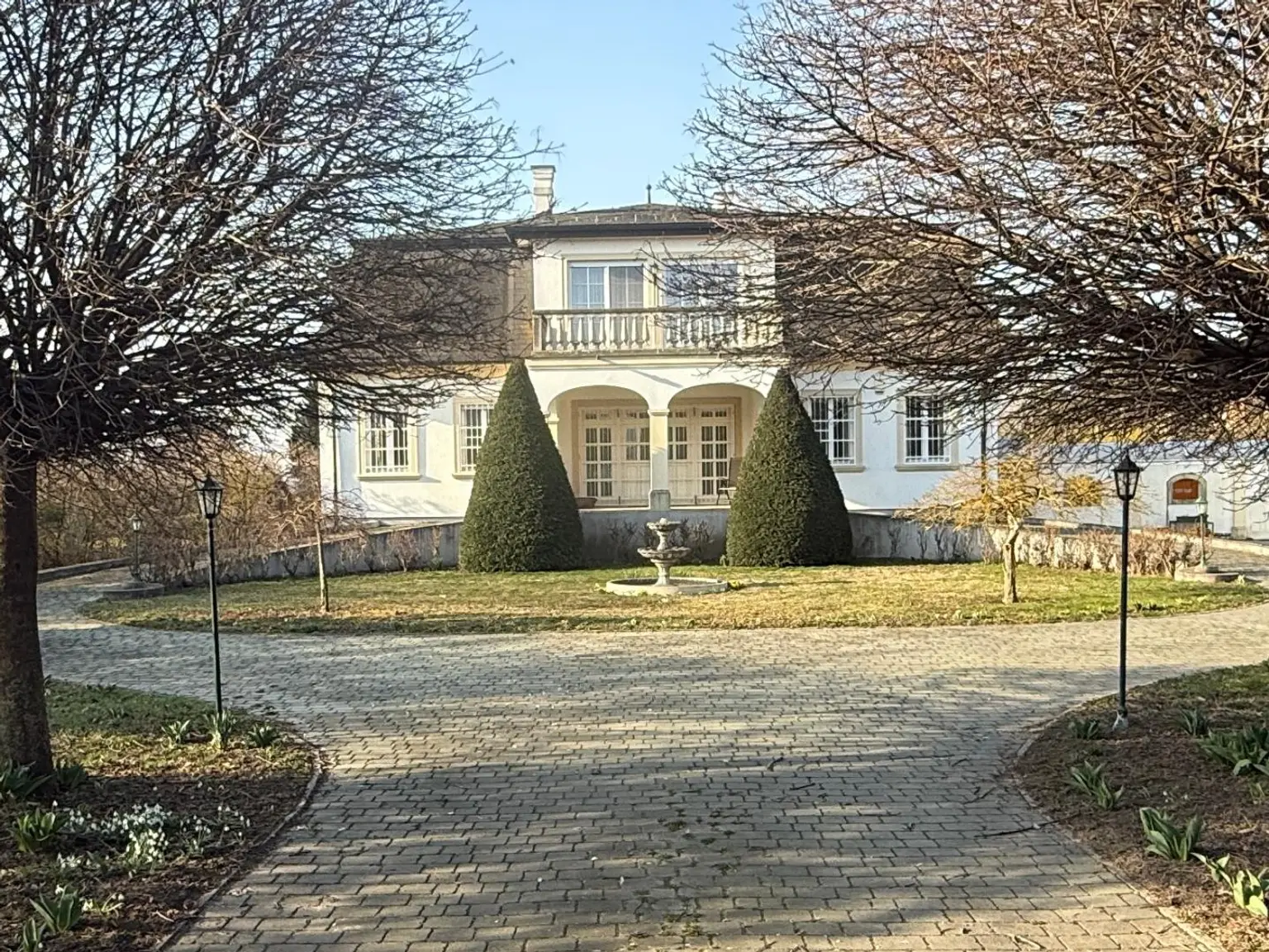 Einfahrt zur Liegenschaft