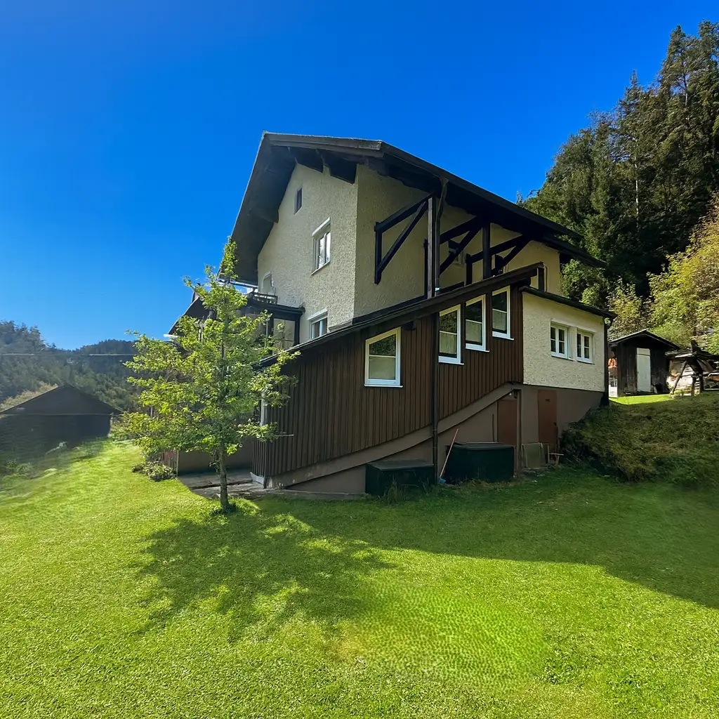 ***Idyllisches Ein- bis Zweifamilienhaus – Natur pur und sofort beziehbar !***