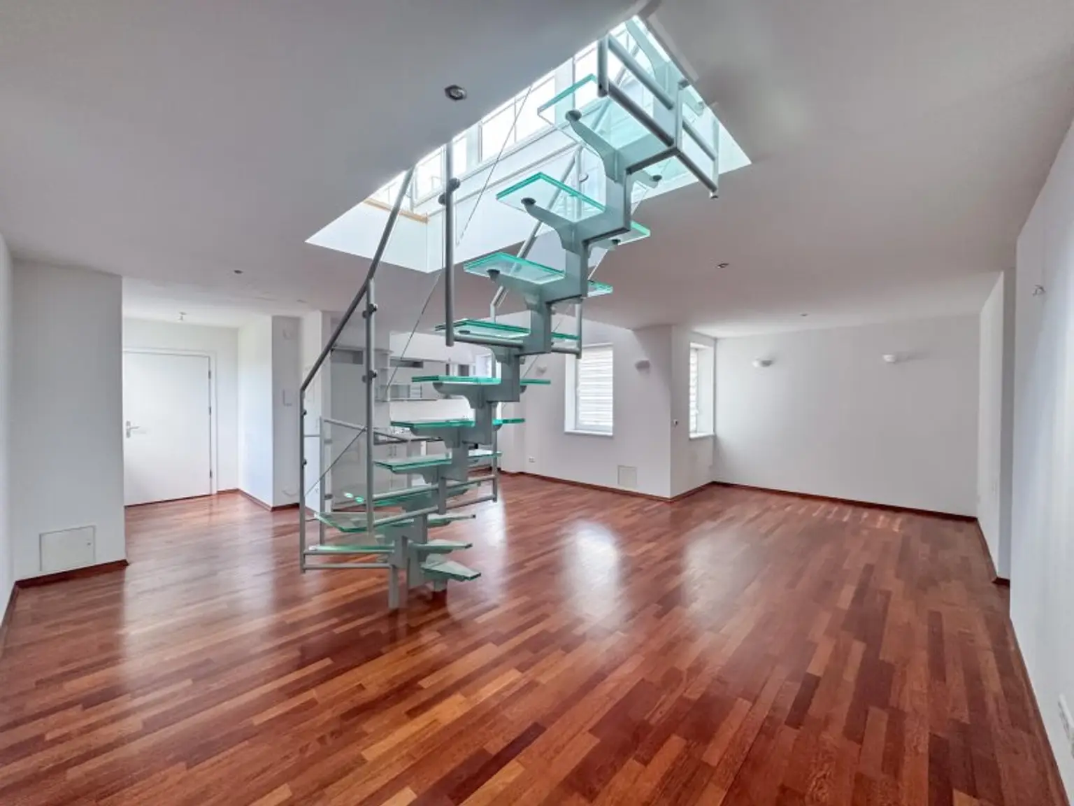 140 m2 große Drei-Zimmer Wohnung mit 40 m2 großer Dachterrasse! Neustiftgasse/ Sankt-Ulrich-Platz!
