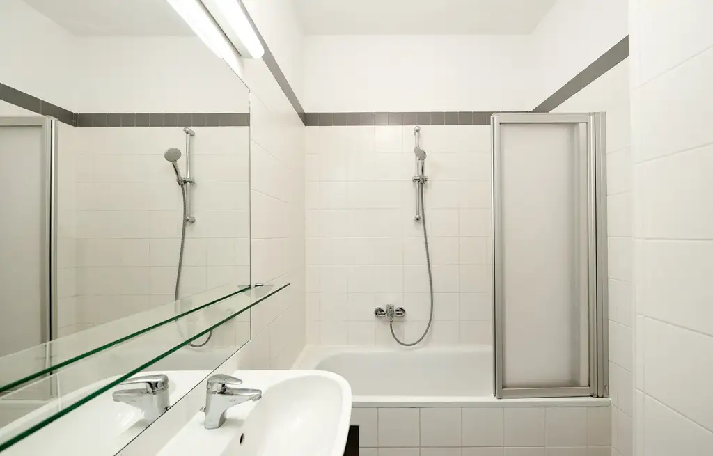 Wohnen im sanierten Altbau - top geschnittene 2-Zimmer-Wohnung!