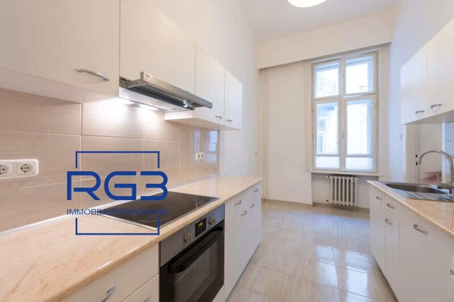 Repräsentatives Büro/Praxis in 1010 Wien mit 3 Zimmer & Balkon