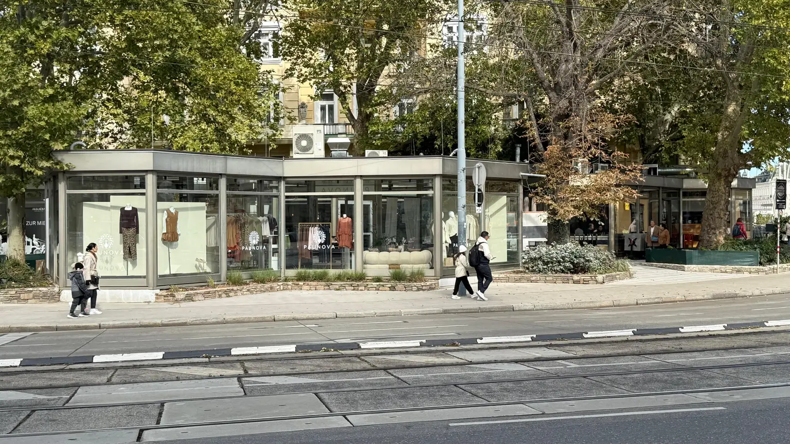 Höchste Sichtbarkeit direkt bei Schönbrunn | Ablösefreie Geschäftsfläche