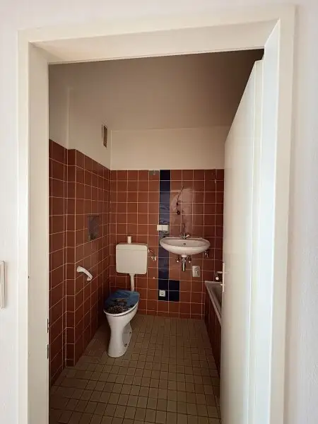 Ruhelage in Klosterneuburg: Renovierungsbedürftige 1-Zimmer-Wohnung mit Balkon!